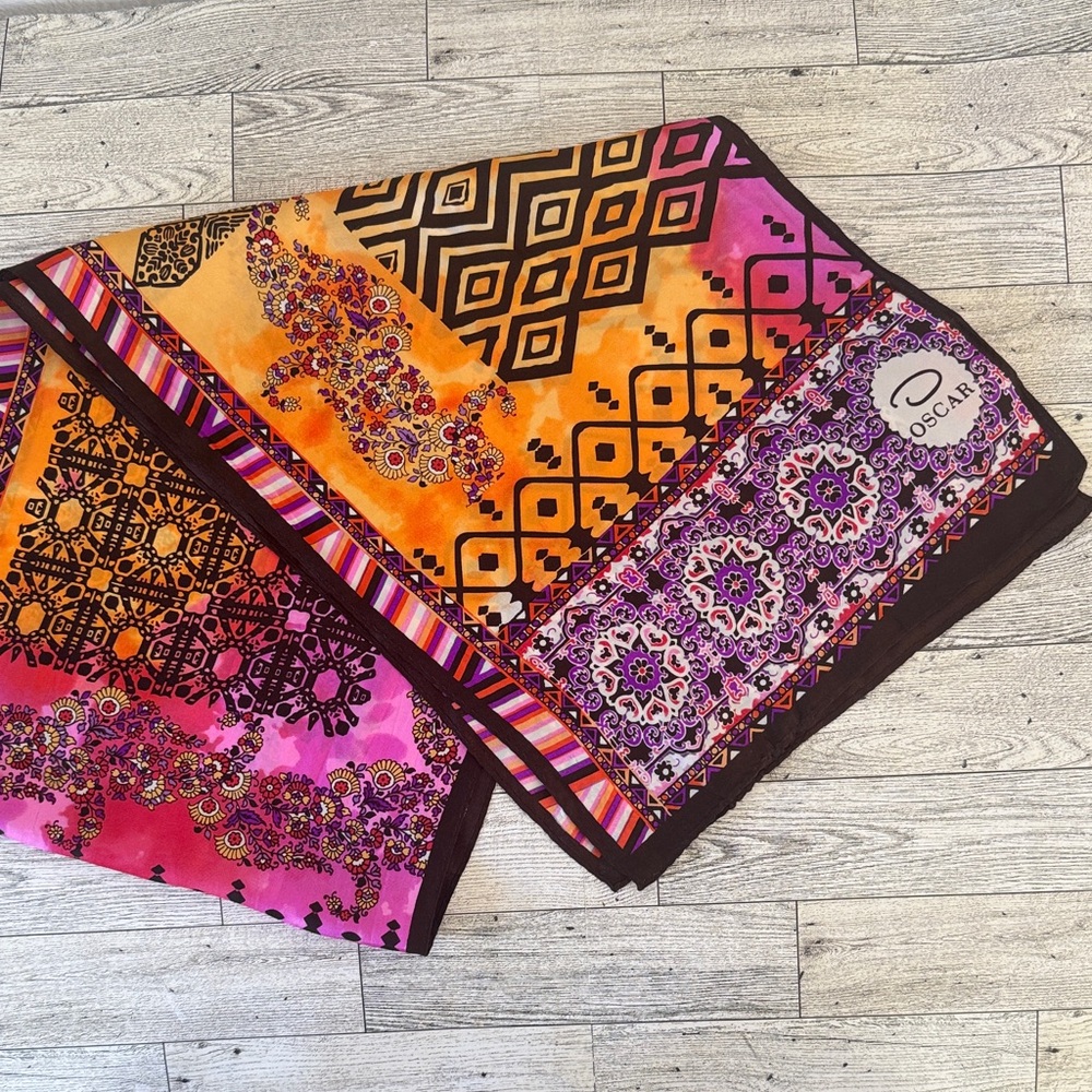 Oscar de la Renta Tote & Silk Scarf - Picture 12 of 15
